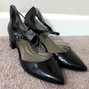 Bandolino Black Shiny Leather Heels Pointed Toe Zips Up Back 2 Straps & Buckles
